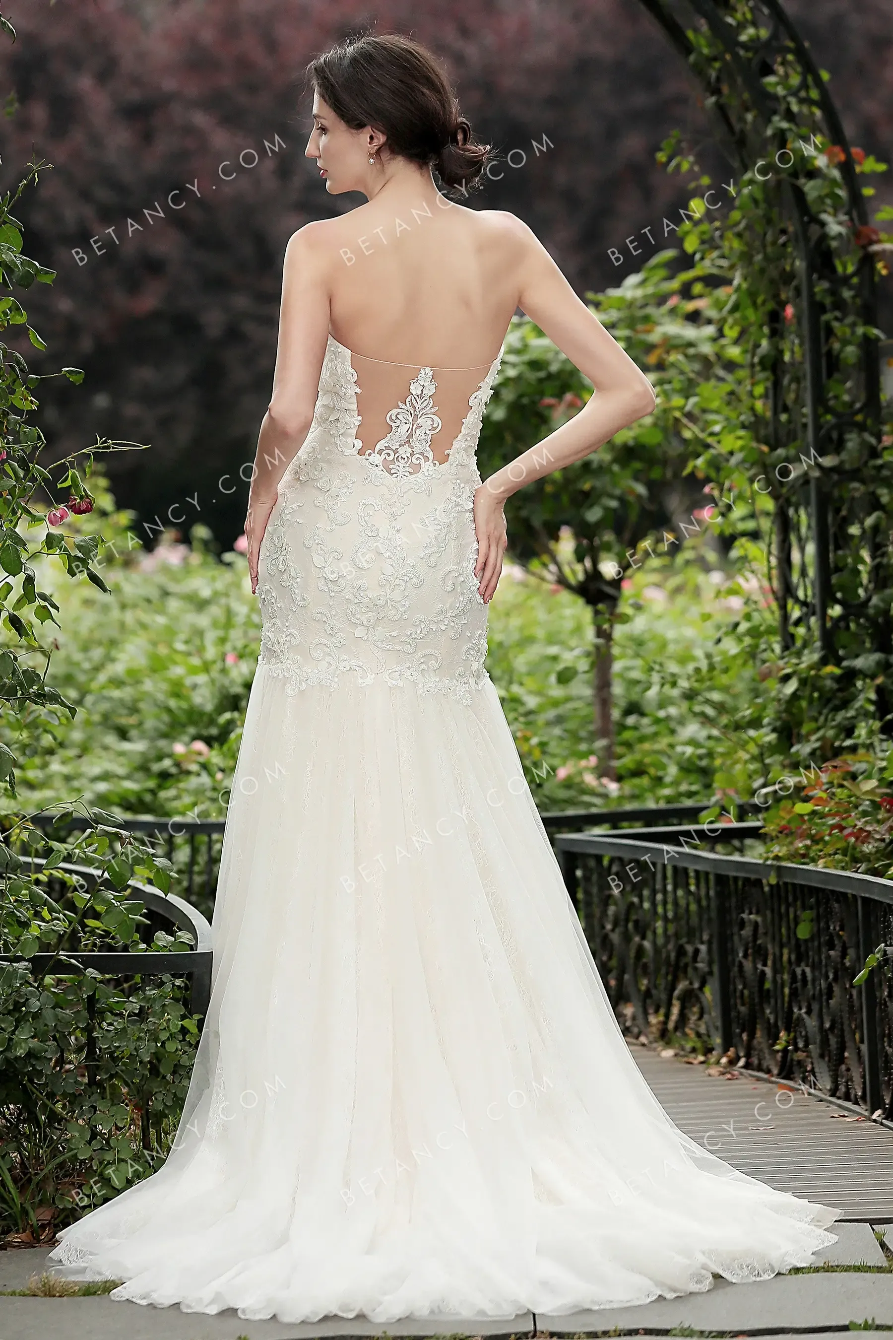 Pearl Beaded Lace Body-hugging Nude Tulle Wedding Dress