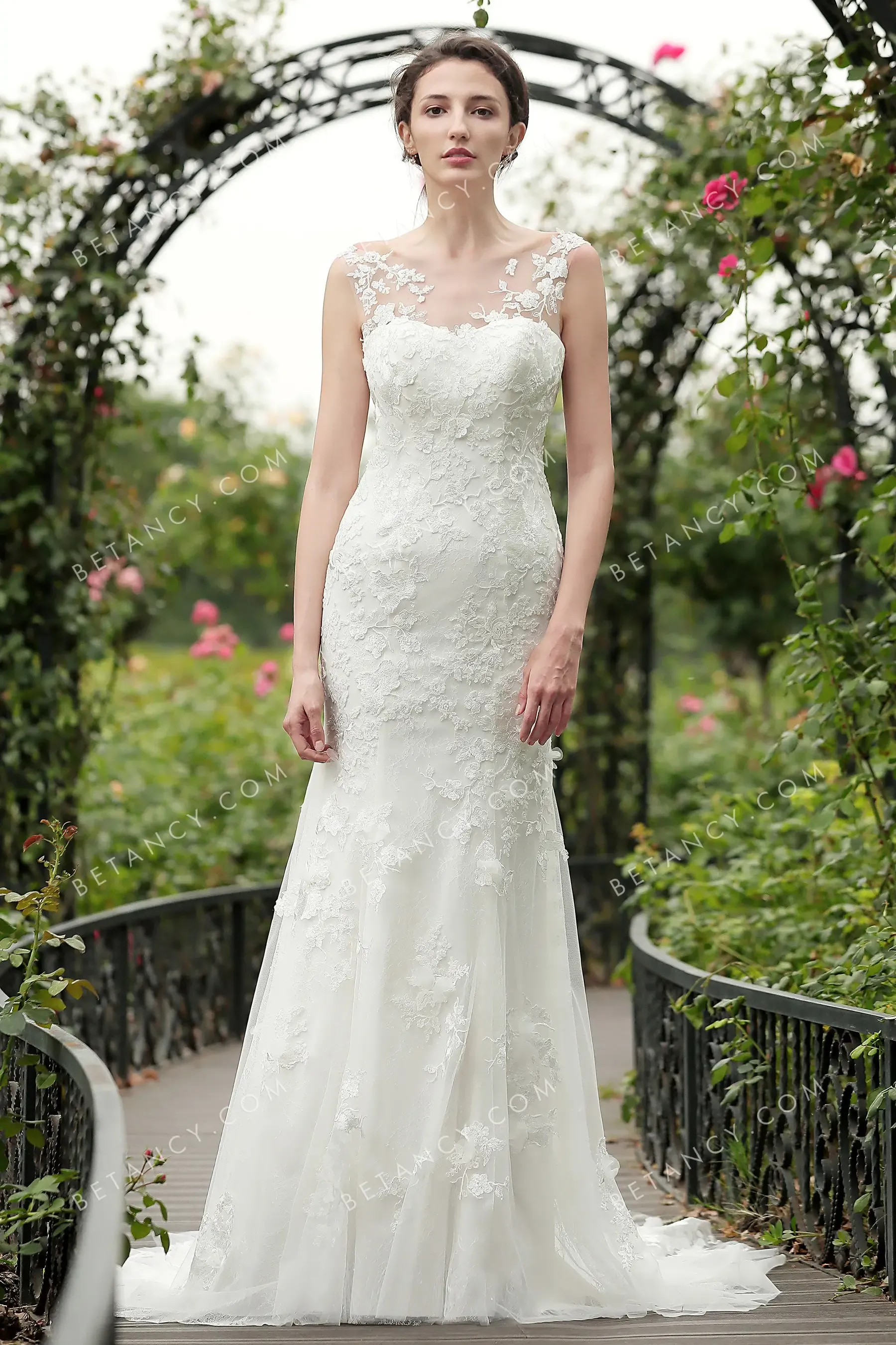 Romantic and Feminine Lace Mermaid Wedding Dress